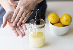Простой рецепт ароматного жидкого мыла для рук