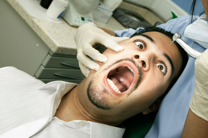 перепуганный пациент у зубного врача