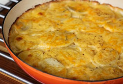 Запеченный картофель с сыром – простой вкусный рецепт