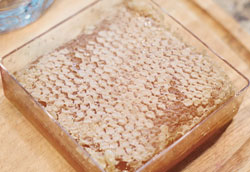 Как извлечь мёд из сот?